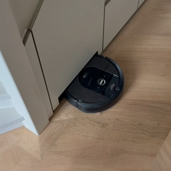 Opening voor robotstofzuiger garage